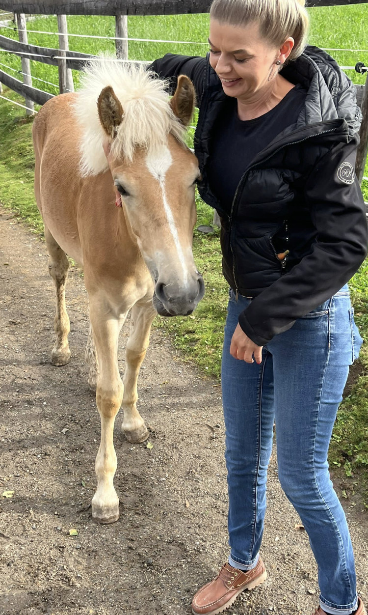 Porträt der Sozialarbeiterin und Reitpädagogin Carina Reiter